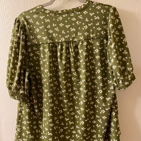 Ann Taylor Factory, women’s blouse, size L, green floral - Picture 4 of 4
